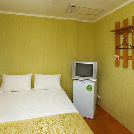 Tokyo Star Economy Hotel Odesa Exterior foto